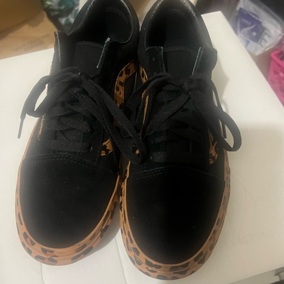 Vans Women's Old Skool Platform Sneakers - Black and Leopard Print - Picture 4 of 7